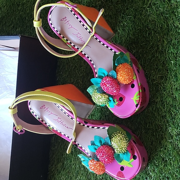 Betsy Johnson FRUIT Heels - Picture 6 of 14